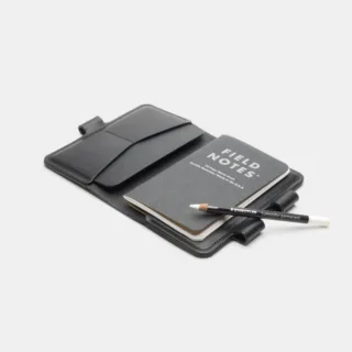 Darksails - Protège-Carnet Cuir Pen-Lock