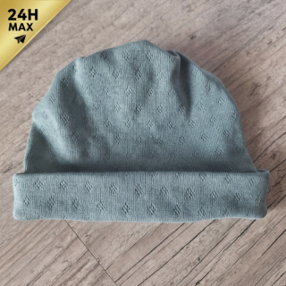 Bonnet simple maille pointelle amande – 0/3 mois – Expédié sous 24h par la marque La Fabrique À DeDeuh La Fabrique À DeDeuh - Bonnet simple maille pointelle amande – 0/3 mois – Expédié sous 24h