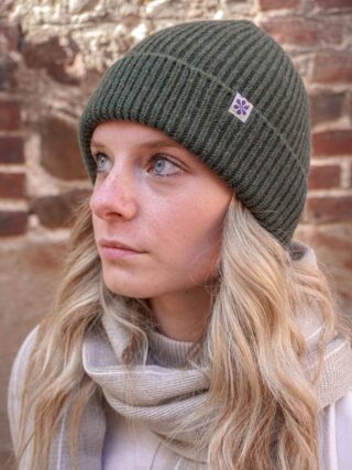 Le Bonnet Ultime Femme en Laine – Kaki par la marque Maison Tricolore Maison Tricolore - Le Bonnet Ultime Femme en Laine – Kaki