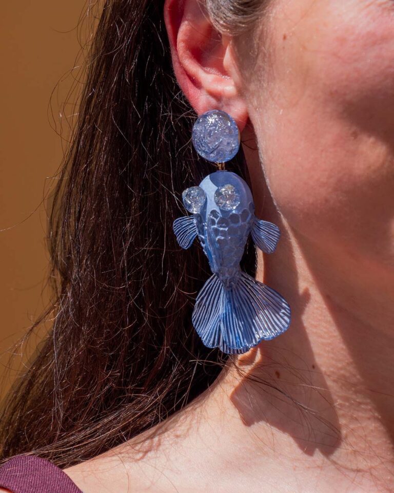 Ciléa Paris - Boucles d’oreilles pendantes poisson Koï – Noir / Tige (Oreilles percées)