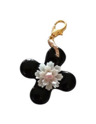 Charms breloques fleurs noires par la marque L’atelier de Patricia L’atelier de Patricia - Charms breloques fleurs noires