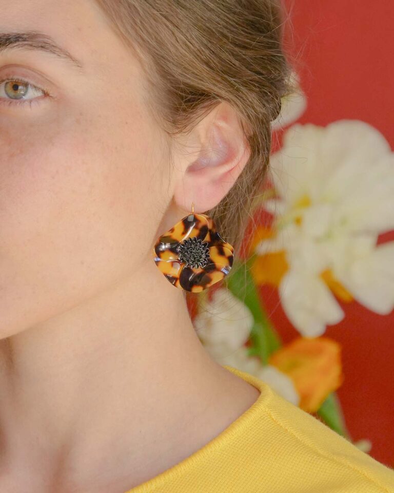 Ciléa Paris - Boucles d'oreilles courtes Anémone - Petit – Dormeuse (Oreilles percées) / Noir