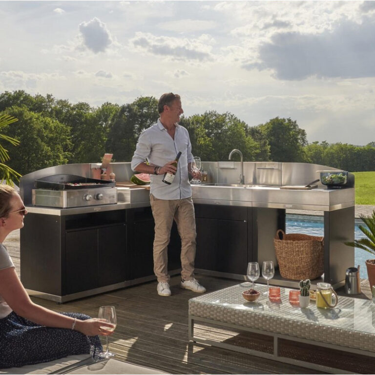 LE MARQUIER - Cuisine d'extérieur LE MARQUIER d'angle 5 éléments avec crédences coloris DUO noir et inox