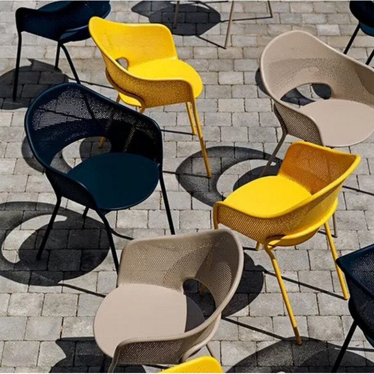 FERMOB - Fauteuil avec accoudoirs bridge FERMOB Kate en métal - 25 coloris