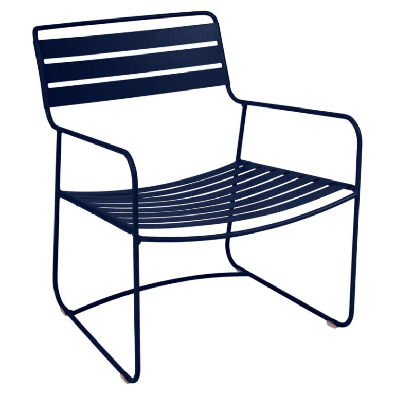 FERMOB - Fauteuil bas avec accoudoirs bridge FERMOB Surprising en métal - 25 coloris