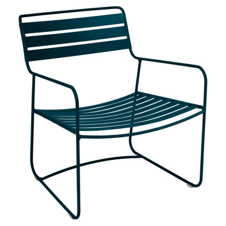 FERMOB - Fauteuil bas avec accoudoirs bridge FERMOB Surprising en métal - 25 coloris