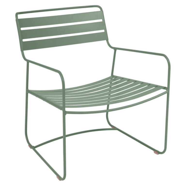 FERMOB - Fauteuil bas avec accoudoirs bridge FERMOB Surprising en métal - 25 coloris