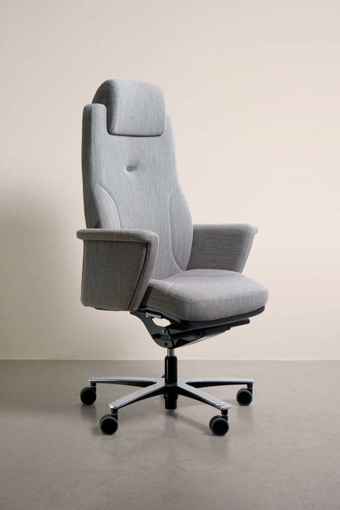 fauteuil de bureau de direction lead ernest plus tissu gris couverture Navailles 683x1024 1 Navailles - Lead Ernest + - fauteuil de direction – medley