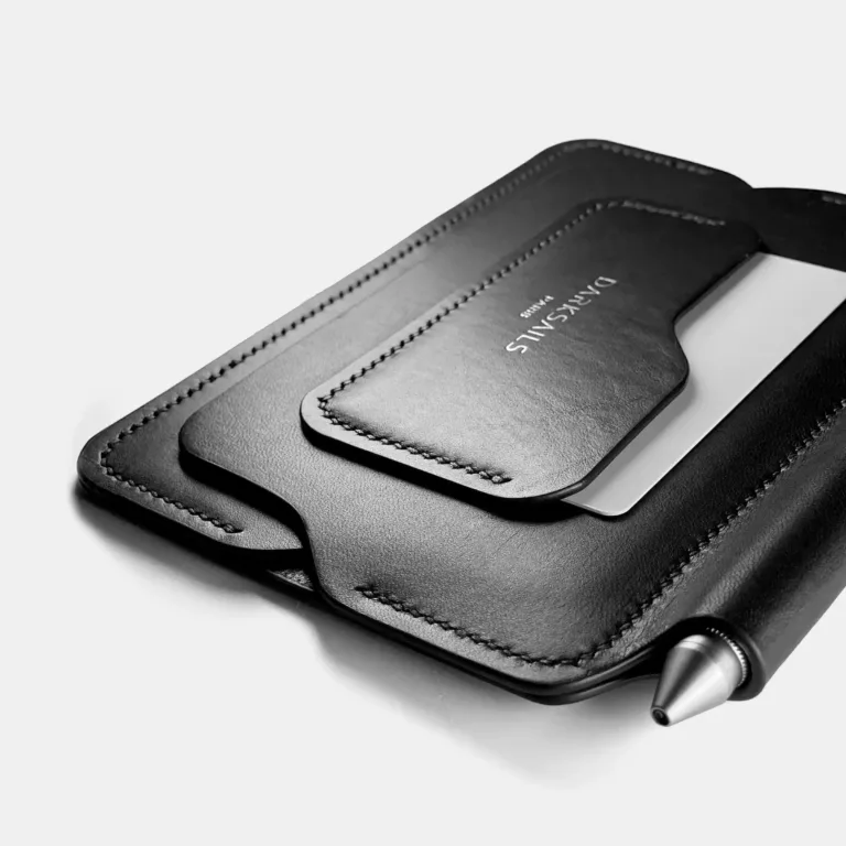 Darksails - Support Carnet en Cuir Noir