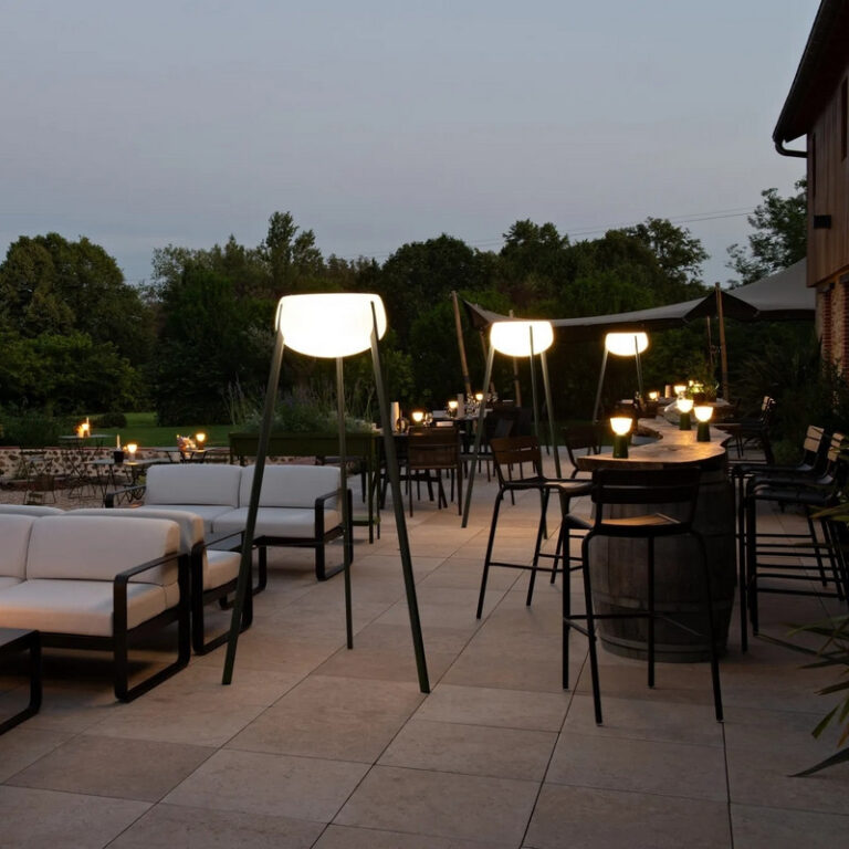 FERMOB - Lampadaire solaire FERMOB Yunos 180cm en métal - 4 coloris