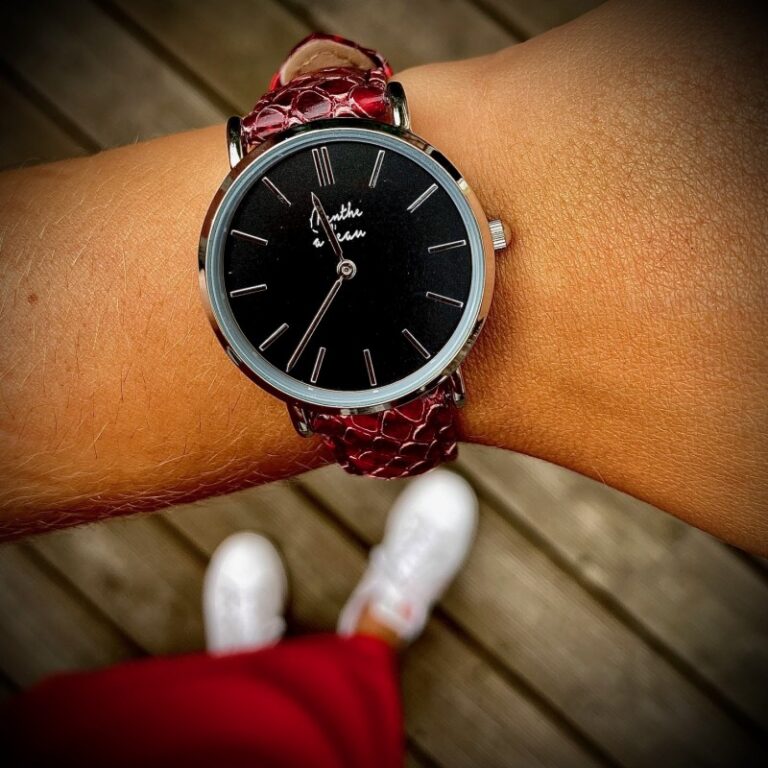 Menthe à l'eau - Montre Femme La Véritable bracelet cuir python rouge fond noir chromée – Rouge