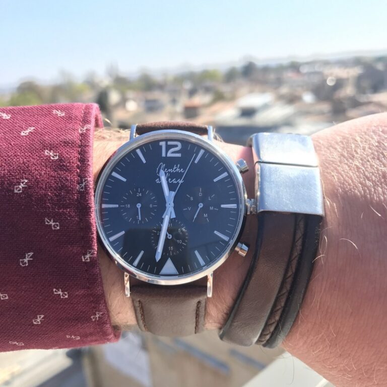 Menthe à l'eau - Montre Homme La Précise bracelet cuir marron fond noir chromée – Marron