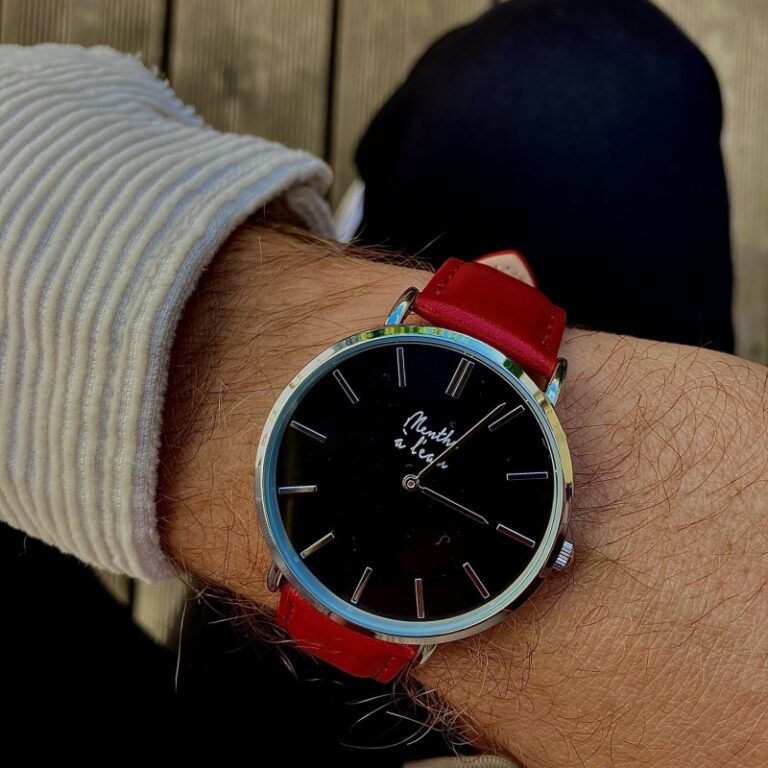 Menthe à l'eau - Montre Homme La Véritable bracelet cuir rouge fond noir chromée – Rouge
