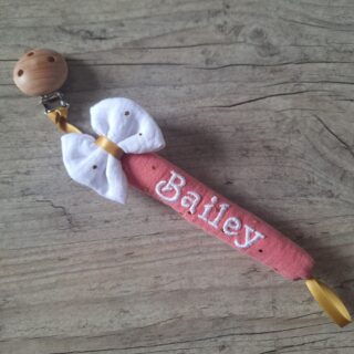 Attache tétine nœud personnalisée – Tube moelleux façon doudou avec prénom brodé – en gaze de coton pois or par la marque La Fabrique À DeDeuh La Fabrique À DeDeuh - Attache tétine nœud personnalisée – Tube moelleux façon doudou avec prénom brodé – en gaze de coton pois or