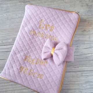 Protège carnet de santé personnalisé fait main | Tableau de naissance brodé | Tissu matelassé OekoTex par la marque La Fabrique À DeDeuh La Fabrique À DeDeuh - Protège carnet de santé personnalisé fait main | Tableau de naissance brodé | Tissu matelassé OekoTex