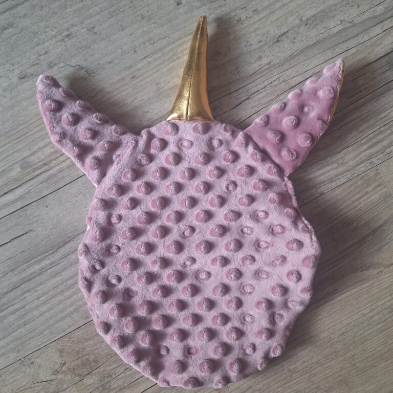 La Fabrique A DeDeuh - Doudou licorne personnalisé 20x25cm avec Prénom et/ou Date de naissance tout en minky – Avec nœud / Juste le prénom