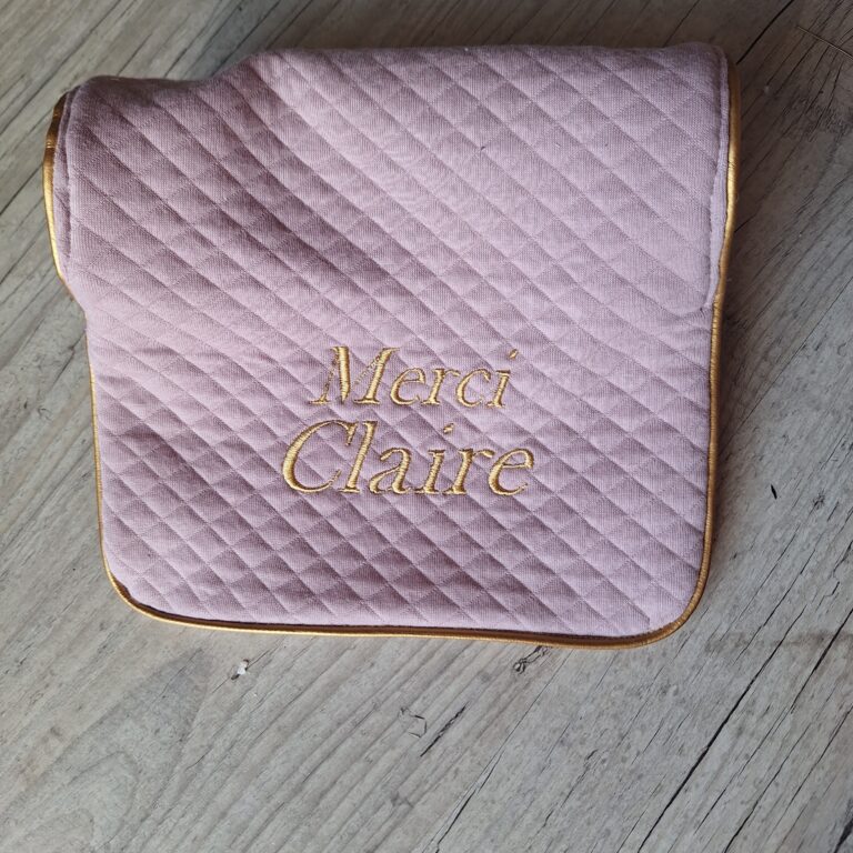 La Fabrique A DeDeuh - Trousse brodée personnalisée - Cadeau maîtresse maître enseignant(e) fait main – Merci Maîtresse + Prénom
