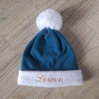 Bonnet Pompon prénom brodé en tissu Polaire alpine personnalisable avec prénom brodé – Oeko-Tex par la marque La Fabrique À DeDeuh La Fabrique À DeDeuh - Bonnet Pompon prénom brodé en tissu Polaire alpine personnalisable avec prénom brodé – Oeko-Tex