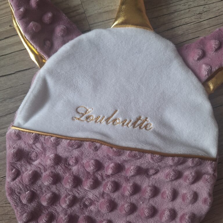 La Fabrique A DeDeuh - Doudou licorne personnalisé 20x25cm avec Prénom et/ou Date de naissance tout en minky – Avec nœud / Juste le prénom