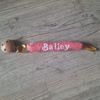 Attache tétine personnalisée – Tube moelleux façon doudou avec prénom brodé – en gaze de coton pois or par la marque La Fabrique À DeDeuh La Fabrique À DeDeuh - Attache tétine personnalisée – Tube moelleux façon doudou avec prénom brodé – en gaze de coton pois or