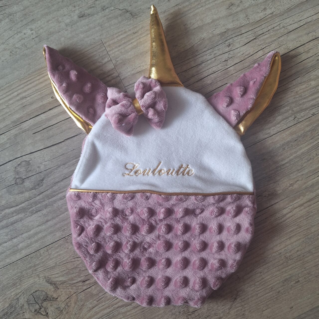 rn image picker lib temp e44d0df3 4007 4892 892d 8f995f932f44 La Fabrique A DeDeuh - Doudou licorne personnalisé 20x25cm avec Prénom et/ou Date de naissance tout en minky – Avec nœud / Juste le prénom