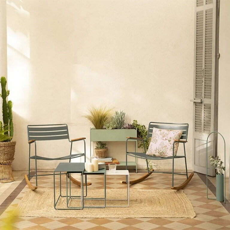 FERMOB - Rocking chair avec accoudoirs FERMOB Surprising en métal et bois - 25 coloris