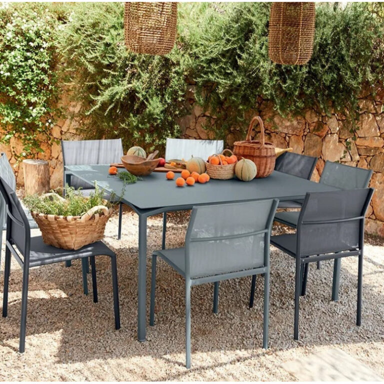 FERMOB - Table à manger carrée FERMOB Calvi 140x140cm en métal - 25 coloris