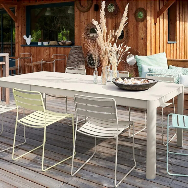 FERMOB - Table à manger rectangulaire FERMOB Ribambelle 2 allonges 149/234x100cm en métal - 25 coloris