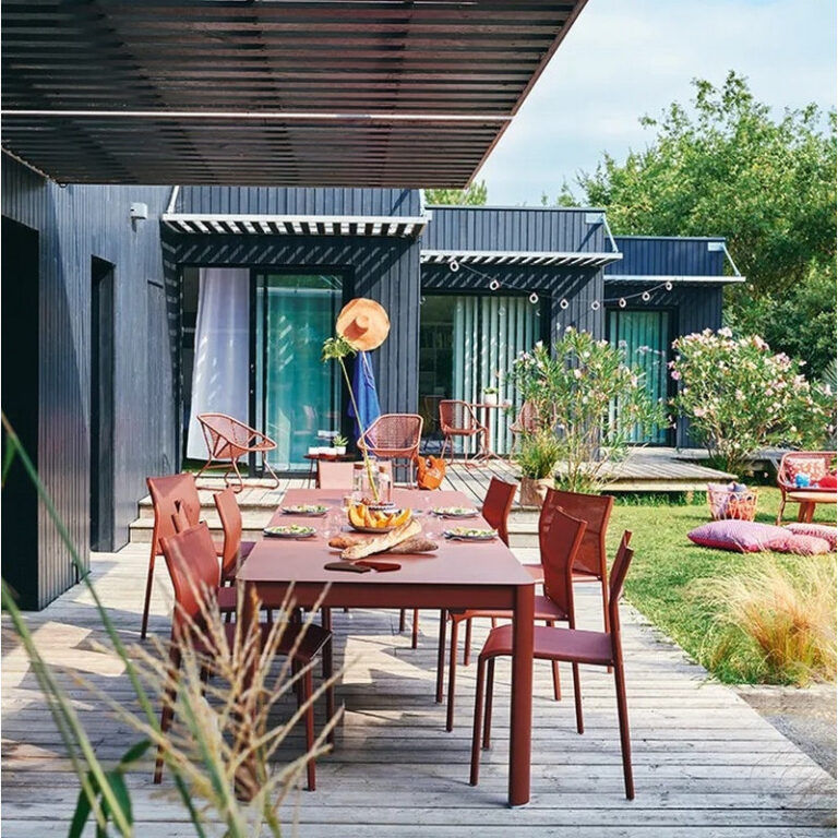 FERMOB - Table à manger rectangulaire FERMOB Ribambelle XL 3 allonges 149/299x100cm en métal - 25 coloris