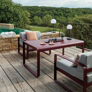 Table à manger rectangulaire mi-hauteur FERMOB Bellevie 140x80cm en métal – 25 coloris par la marque Fermob Fermob - Table à manger rectangulaire mi-hauteur FERMOB Bellevie 140x80cm en métal – 25 coloris