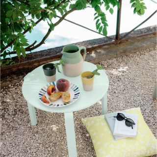 Table basse ronde FERMOB Alizé 48cm en métal – 25 coloris par la marque Fermob Fermob - Table basse ronde FERMOB Alizé 48cm en métal – 25 coloris