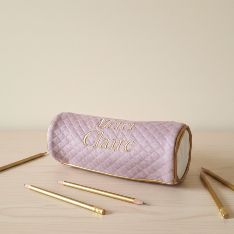 La Fabrique A DeDeuh - COFFRET: Merci - Cadeau Enseignant(e) Personnalisé – Trousse & Porte-Clé Brodés