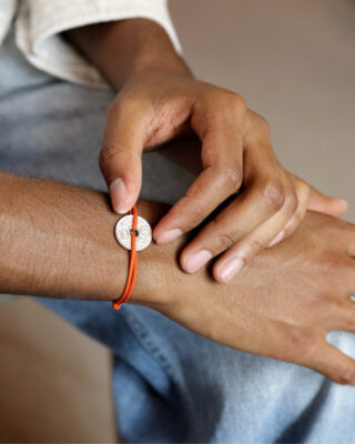 Bracelet Vincennes – 10 centimes argent – Orange Vif par la marque LE SOU FRANÇAIS LE SOU FRANÇAIS - Bracelet Vincennes – 10 centimes argent – Orange Vif