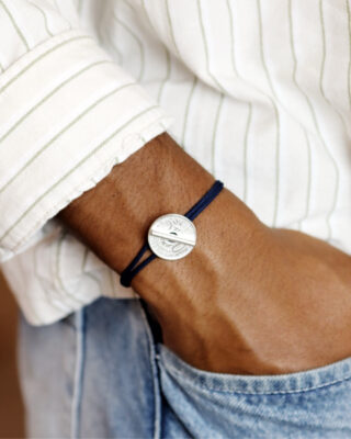 Bracelet le T – 10 centimes argent – Marine par la marque LE SOU FRANÇAIS LE SOU FRANÇAIS - Bracelet le T – 10 centimes argent – Marine