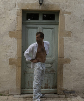 Pantalon Pyjama homme et/ ou de ville – Blanc/vert foncé/vert clair/Bleu ciel par la marque Fleurs Pois et Cie Fleurs Pois et Cie - Pantalon Pyjama homme et/ ou de ville – Blanc/vert foncé/vert clair/Bleu ciel