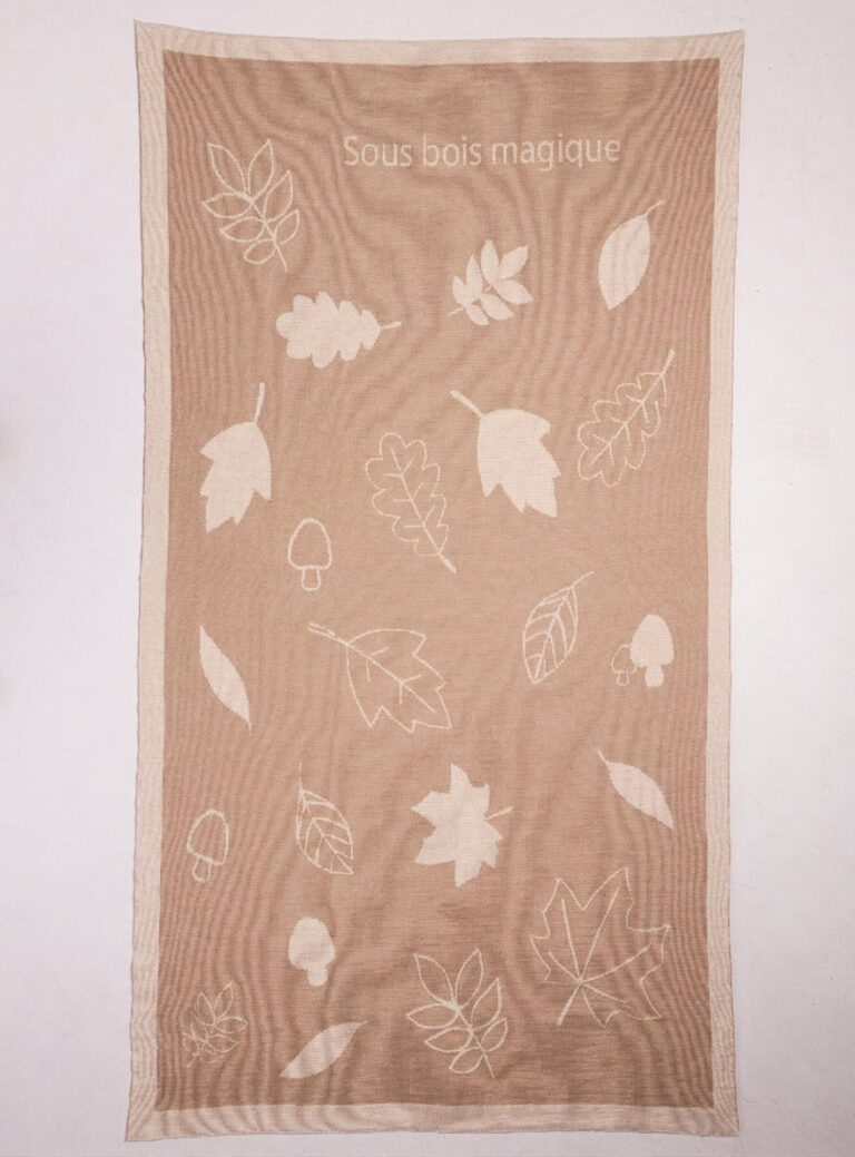 500017 beige Maison Solfin - Plaid bébé personnalisable sous-bois femme laine mérinos beige pastel – 125/70