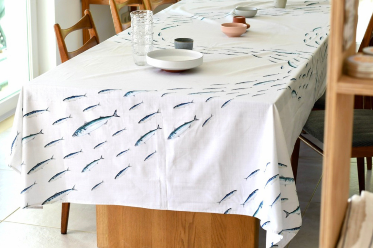 varek.illustrations - Nappe en coton rectangulaire 300 x 160 cm : La Valse