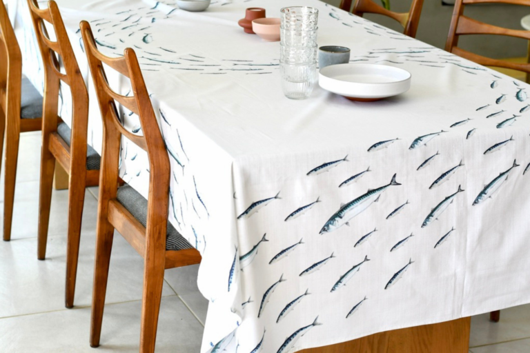 varek.illustrations - Nappe en coton rectangulaire 300 x 160 cm : La Valse