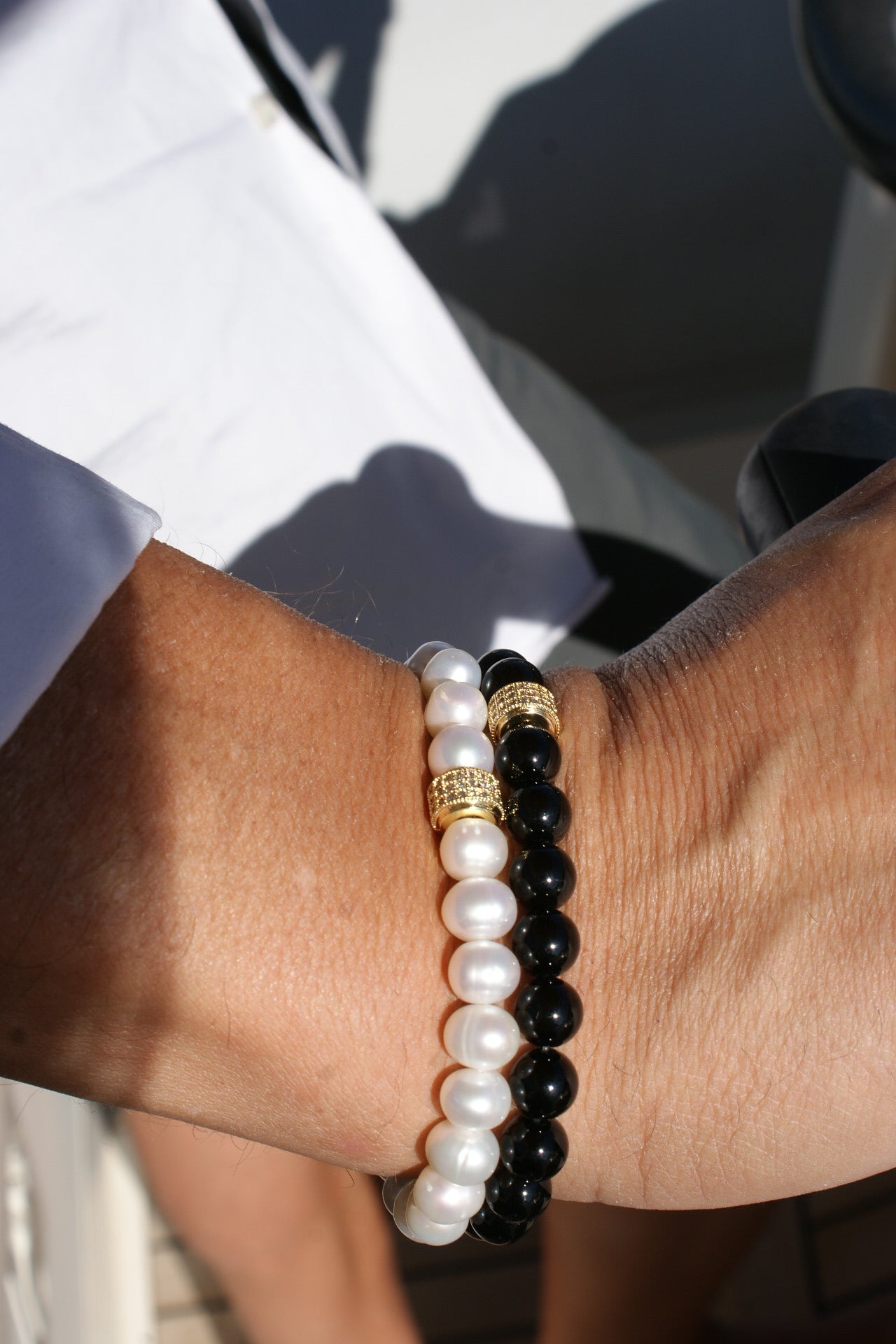 NEIJE - Coffret Duo de Bracelets Onyx & Perles d'eau douce - Or Jaune – XL (poignet de 19 à 21 cm)