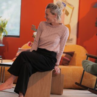 Blouse Clarisse – Jersey brodé rose boisé par la marque Quintessence Quintessence - Blouse Clarisse – Jersey brodé rose boisé