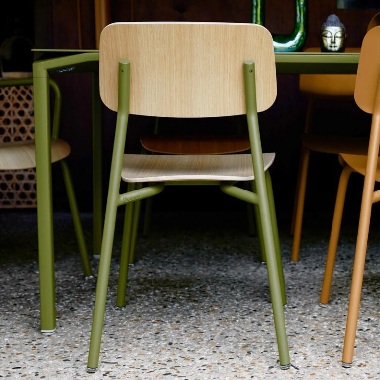 FERMOB - Chaise de repas FERMOB Studie chêne en bois et métal - 25 coloris
