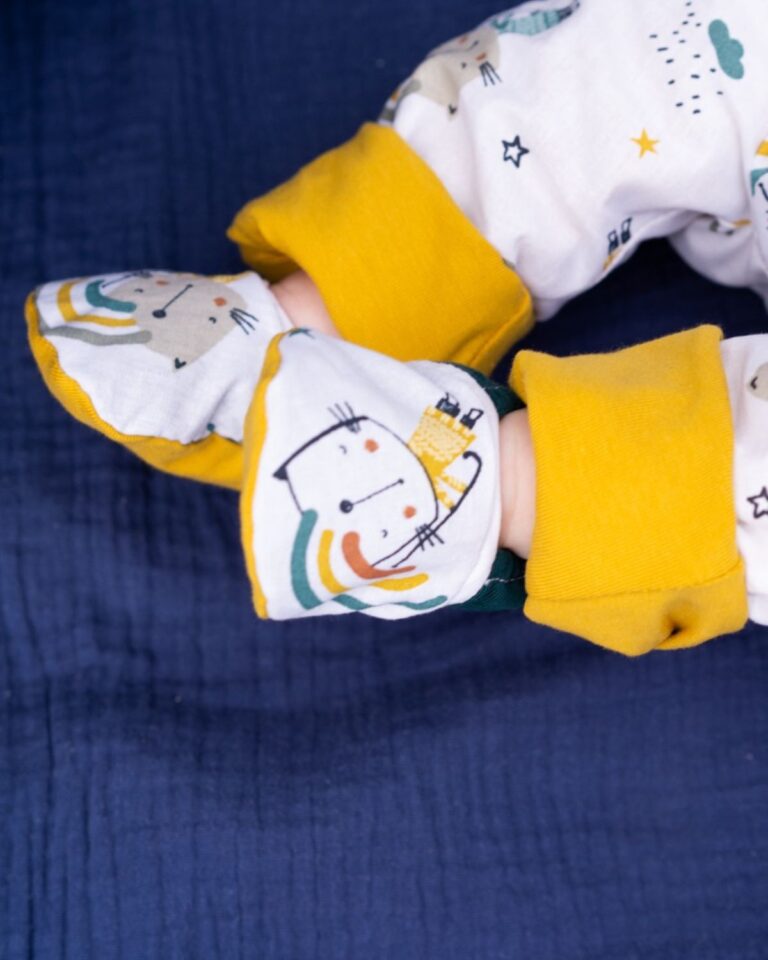 Petit Pote - Coffret naissance Chaussons + 2 Bavoirs – Bleu indigo