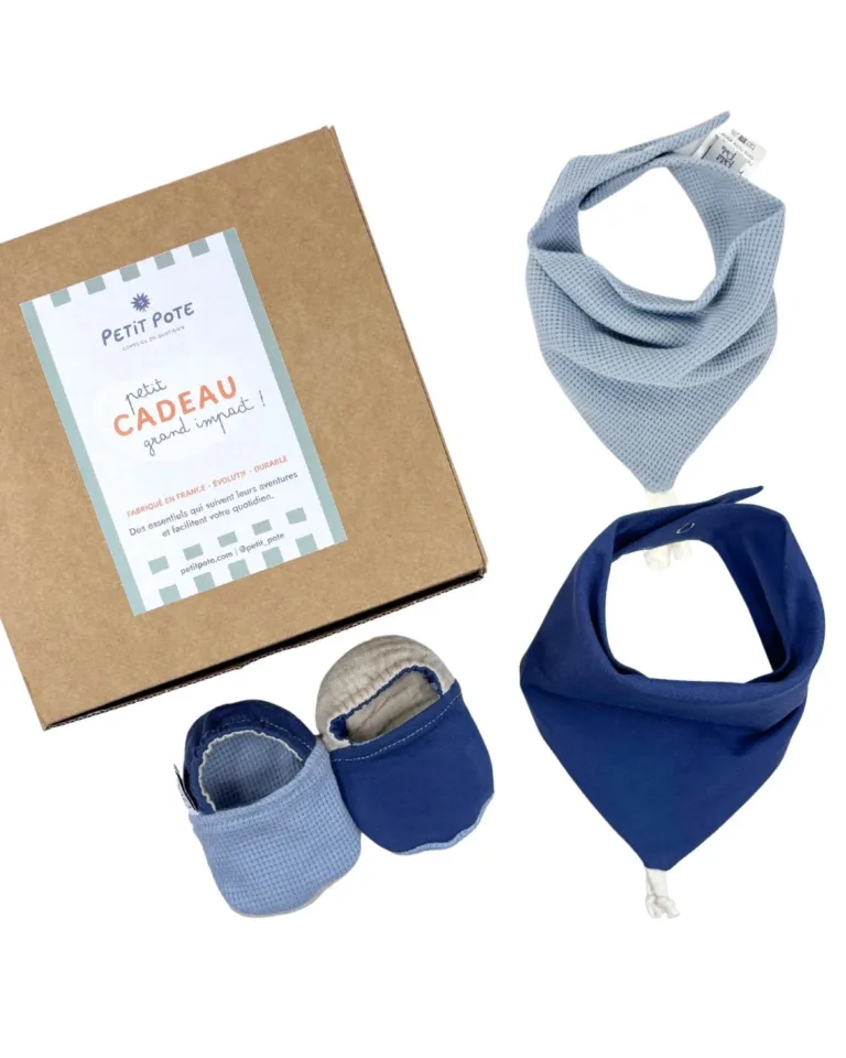 Petit Pote - Coffret naissance Chaussons + 2 Bavoirs – Bleu indigo