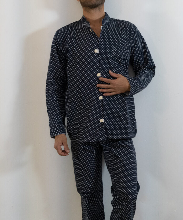 dsc06971 1edfb176 6d79 6eb2 ae21 6347011970c7 Fleurs Pois & Cie - Pyjama homme 100% coton fabriqué en France - Bleu/Blanc