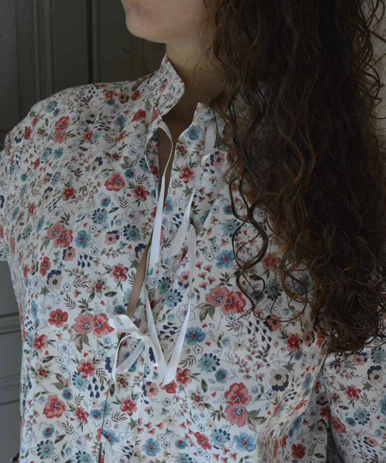Fleurs Pois & Cie - Veste de pyjama pour femme et/ou chemisier ? - Rouge/Ivoire/Bleu/Rose/Blanc/Noir