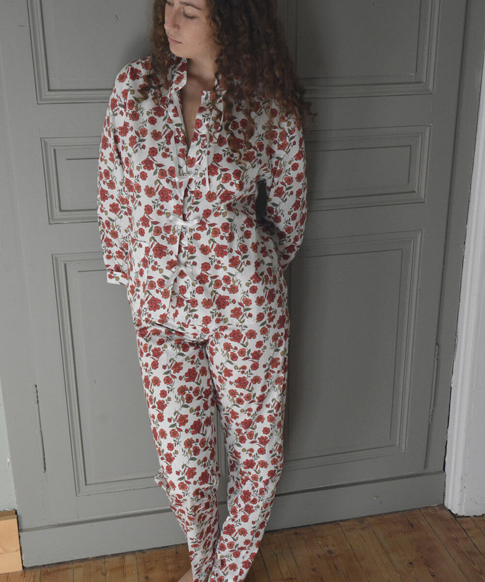eli2562 1ed59cba d5c3 62e6 9ca4 2172f7517a1f Fleurs Pois & Cie - Pyjama femme en 100% coton fait en France. - Rouge/Blanc/vert foncé/vert clair