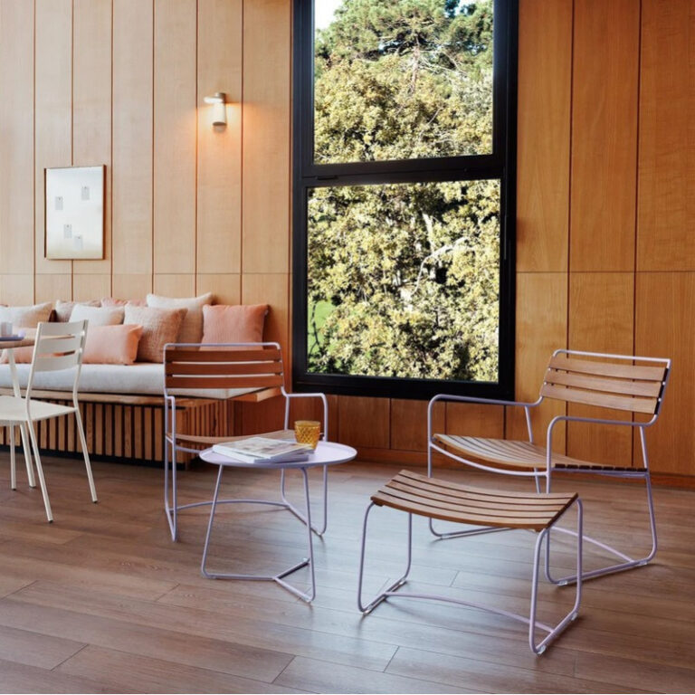 FERMOB - Fauteuil avec accoudoirs FERMOB Surprising Teck en bois et métal - 25 coloris