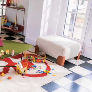 Grand pouf FERMOB Voulez-vous Bouclette en tissu et métal – 12 coloris par la marque Fermob Fermob - Grand pouf FERMOB Voulez-vous Bouclette en tissu et métal – 12 coloris