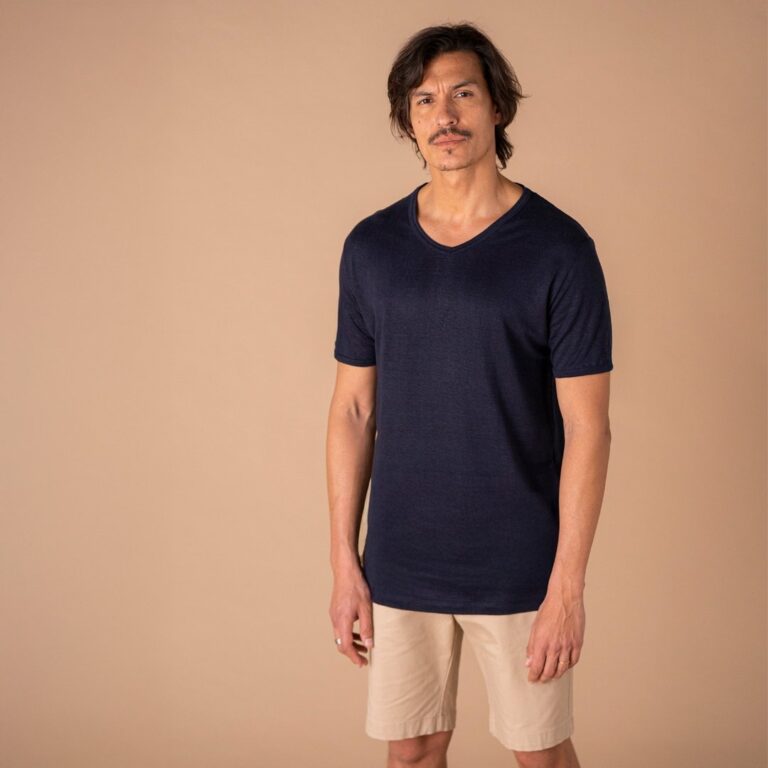 Le T-Shirt Propre - Le t-shirt col V en lin français – Vert olive / 2XL