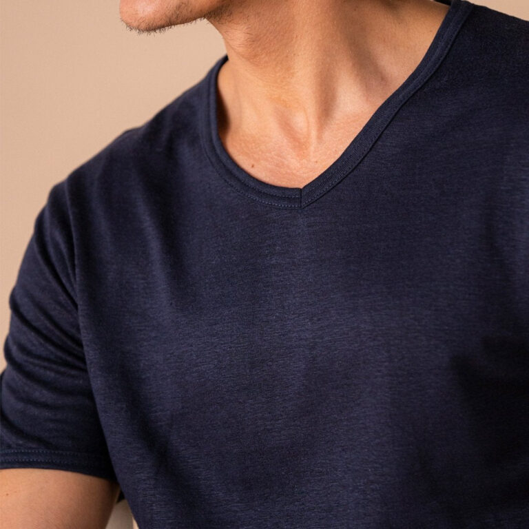 Le T-Shirt Propre - Le t-shirt col V en lin français – Vert olive / 2XL